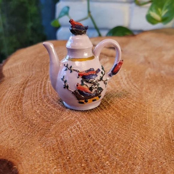 ❤️ Nesting Birds Cast Miniature Teapot - Picture 3 of 6